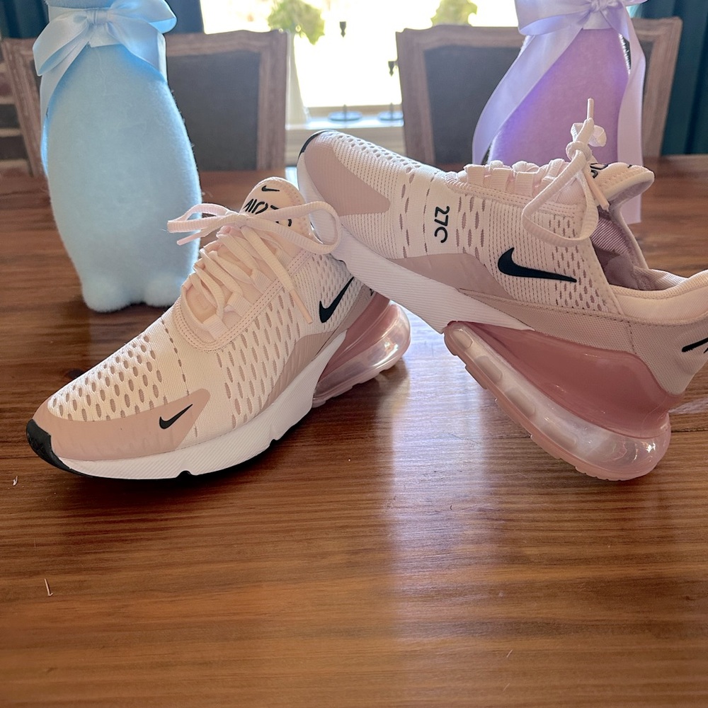 Nike 270 women’s size 6.5